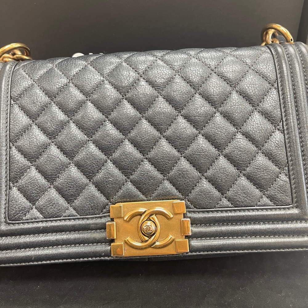 Chanel boy medium